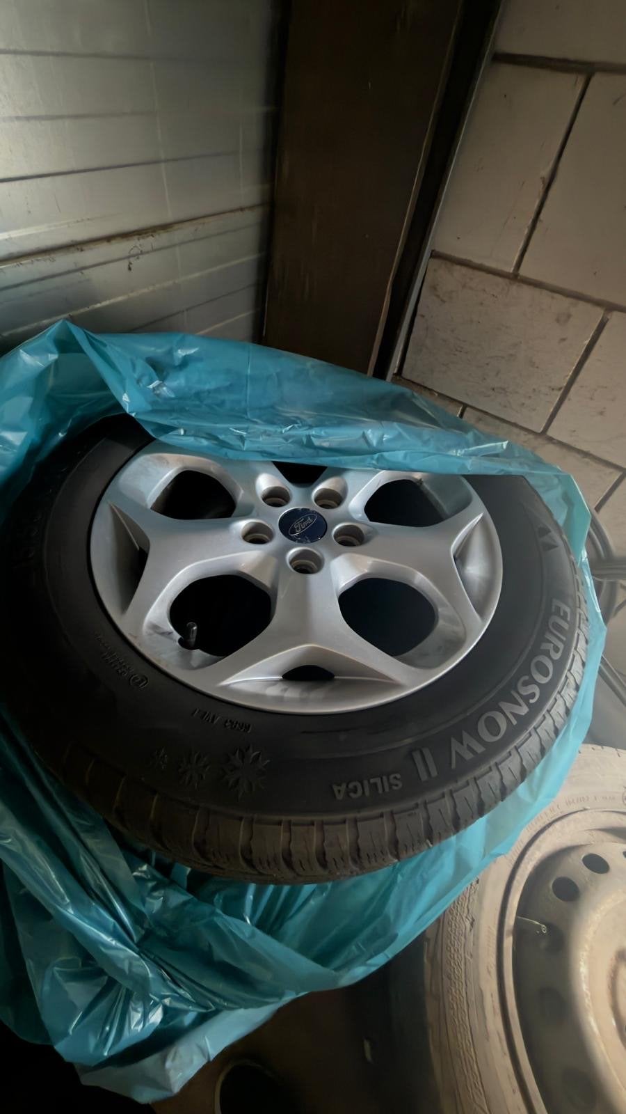 Ford Velgen met Eurosnow II Silica Winterbanden, Auto-onderdelen, Ophalen, 16 inch, Banden en Velgen, Winterbanden