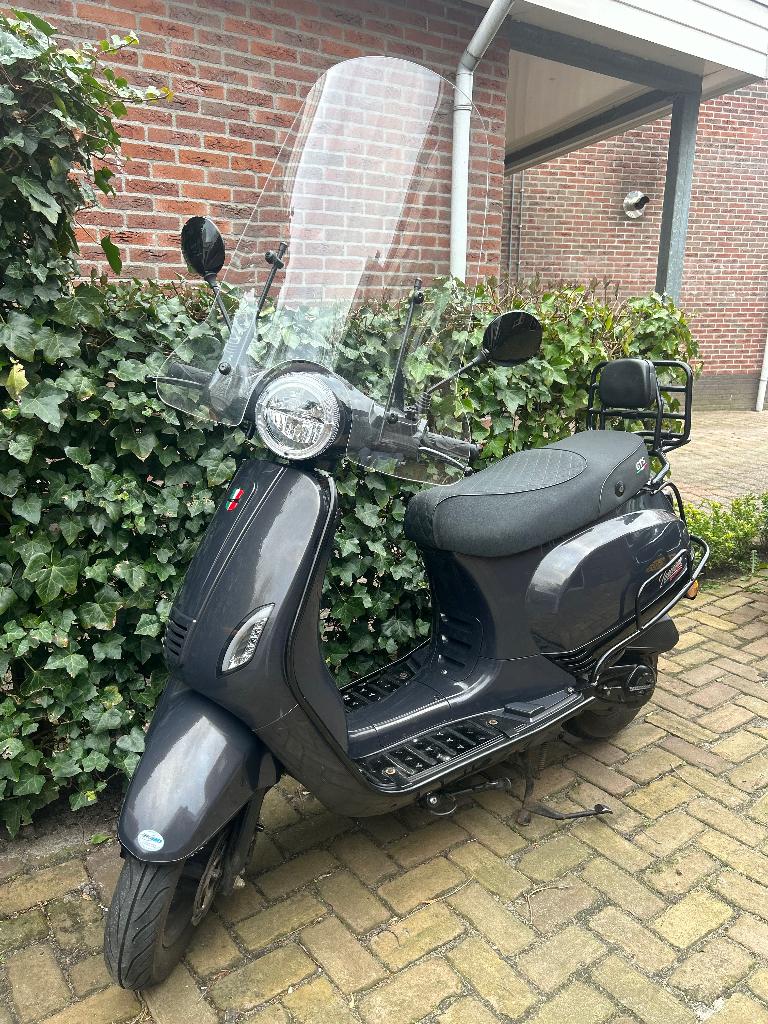 Scooter Gts toscana, Fietsen en Brommers, Snorfietsen en Snorscooters, Zo goed als nieuw, Benzine, Ophalen, Overige merken