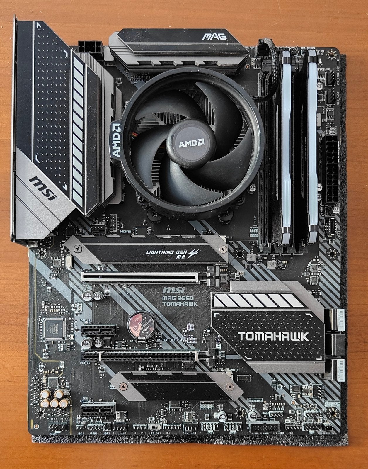 Moederbord MSI MAG B550 Tomahawk  incl Ryzer5 en 2x 8GB Ram, Computers en Software, Moederborden, Zo goed als nieuw, AMD, DDR4