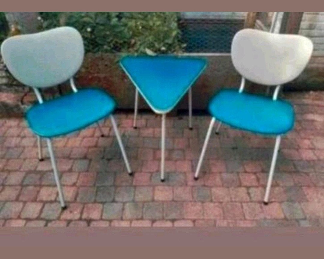 Vintage Bijzettafel met 2 Stoelen - Blauw/Wit, Ophalen of Verzenden