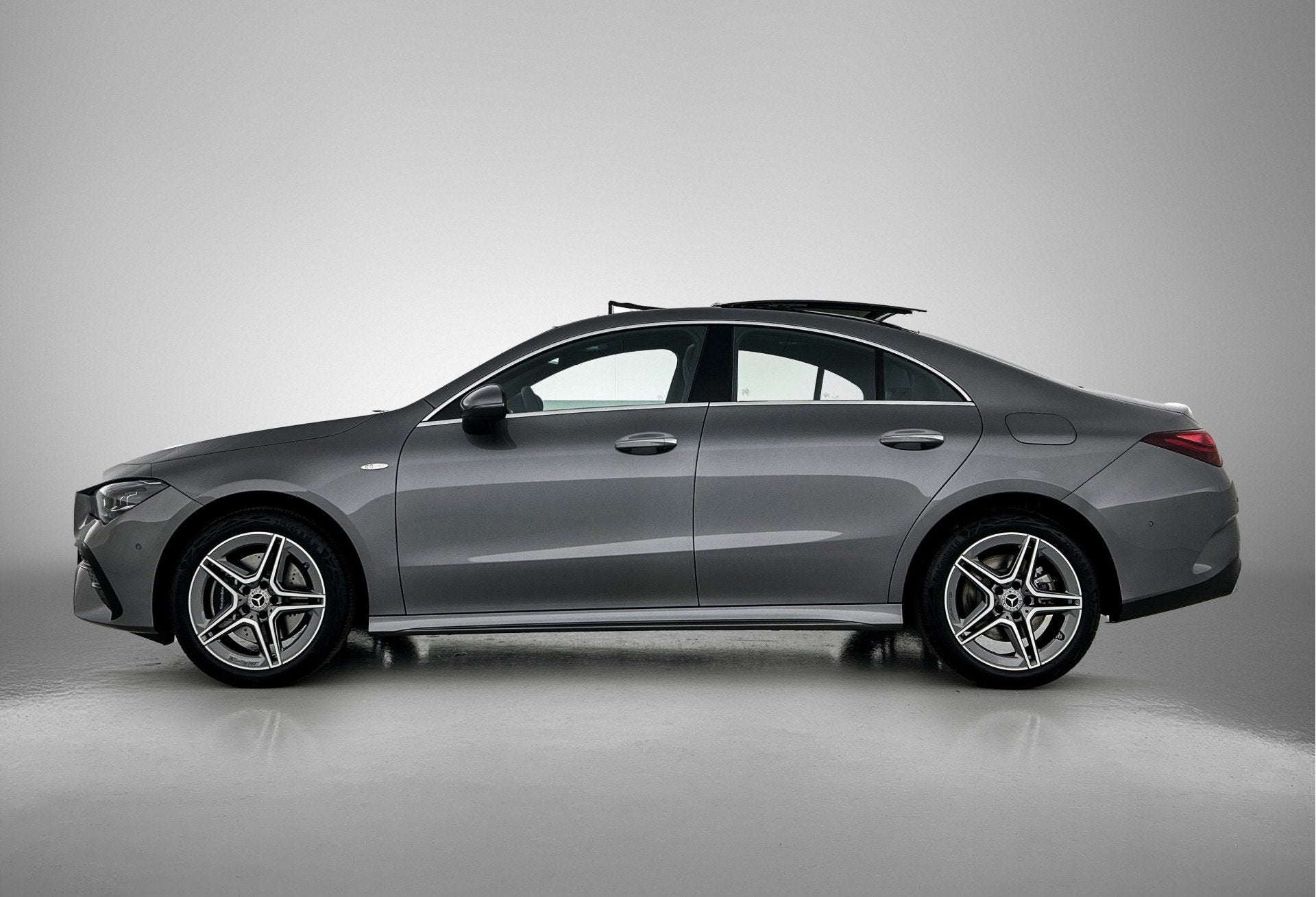 Mercedes-Benz CLA-Klasse 250 e Business Solution AMG | Smart, Bedrijf, Hybride Elektrisch/Benzine, 1600 kg, Sedan