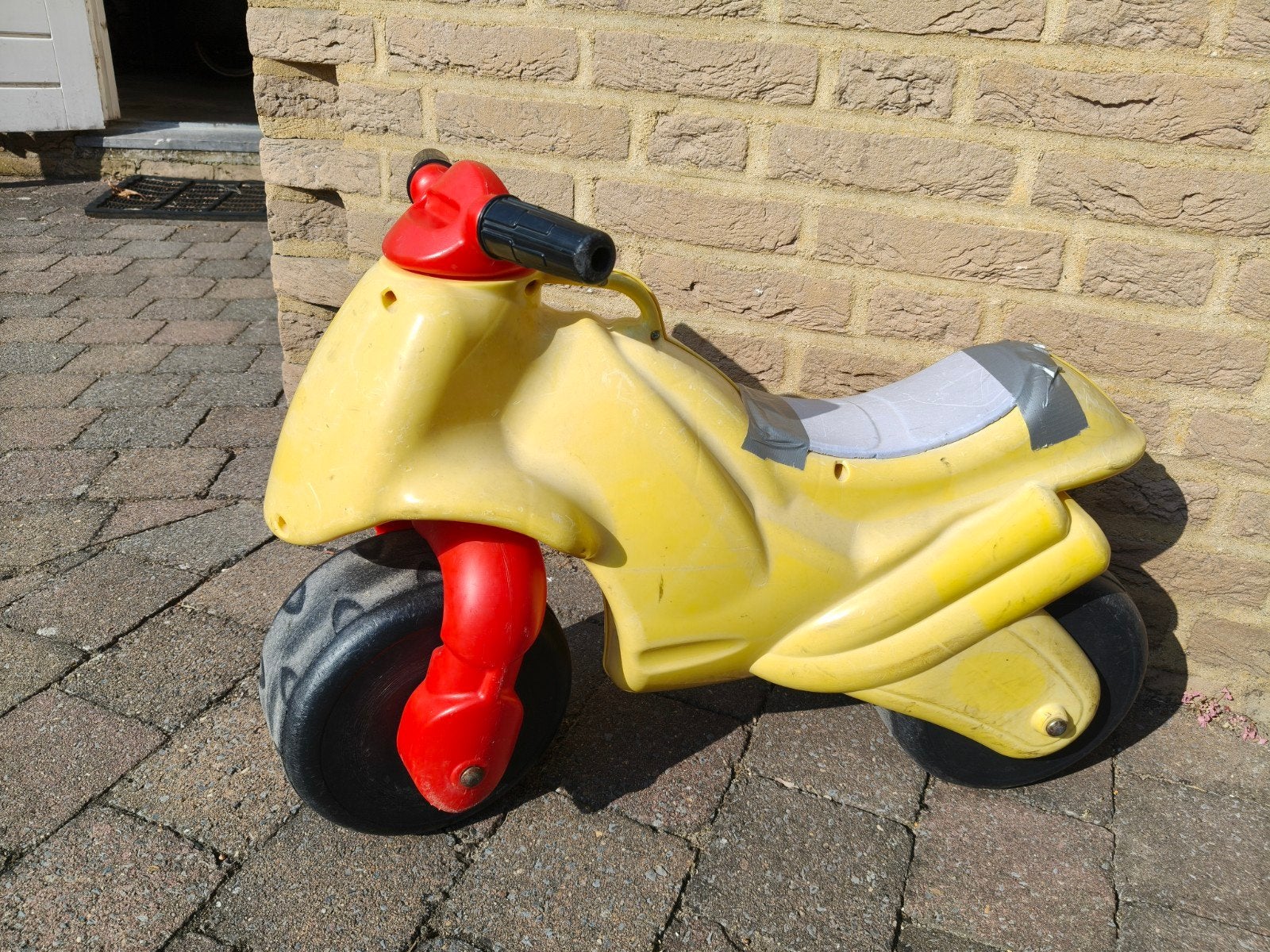 Gratis Gele loopmotor - Gebruikt, Kinderen en Baby's, Speelgoed | Buiten | Voertuigen en Loopfietsen, Ophalen, Gebruikt, Loopfiets
