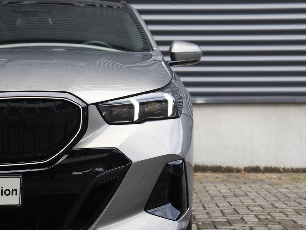 BMW 5-serie Touring 550e xDrive | M Sportpakket Pro | Panoda, Auto's, BMW, Automaat, Gebruikt, 135 min, Plug-in hybride