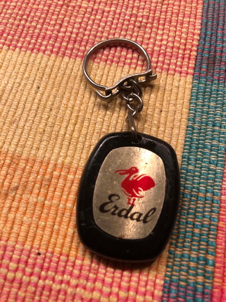 Vintage Erdal sleutelhanger met haan logo, Verzamelen, Ophalen of Verzenden, Gebruikt