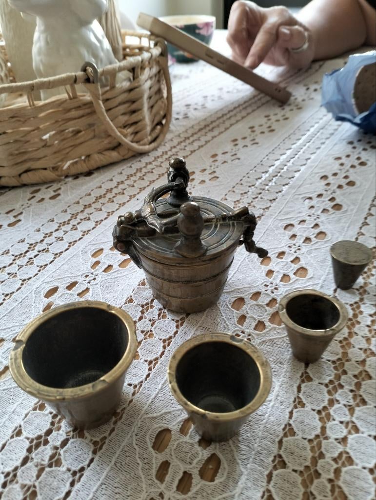 Antieke bronzen vijzel met gewichten, Ophalen of Verzenden, Brons