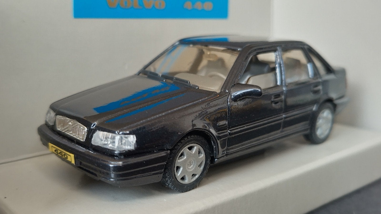Volvo 440 Facelift  1:43 Ahc Doorkey Pol, Hobby en Vrije tijd, Modelauto's | 1:43, Overige merken, Auto, Verzenden, .