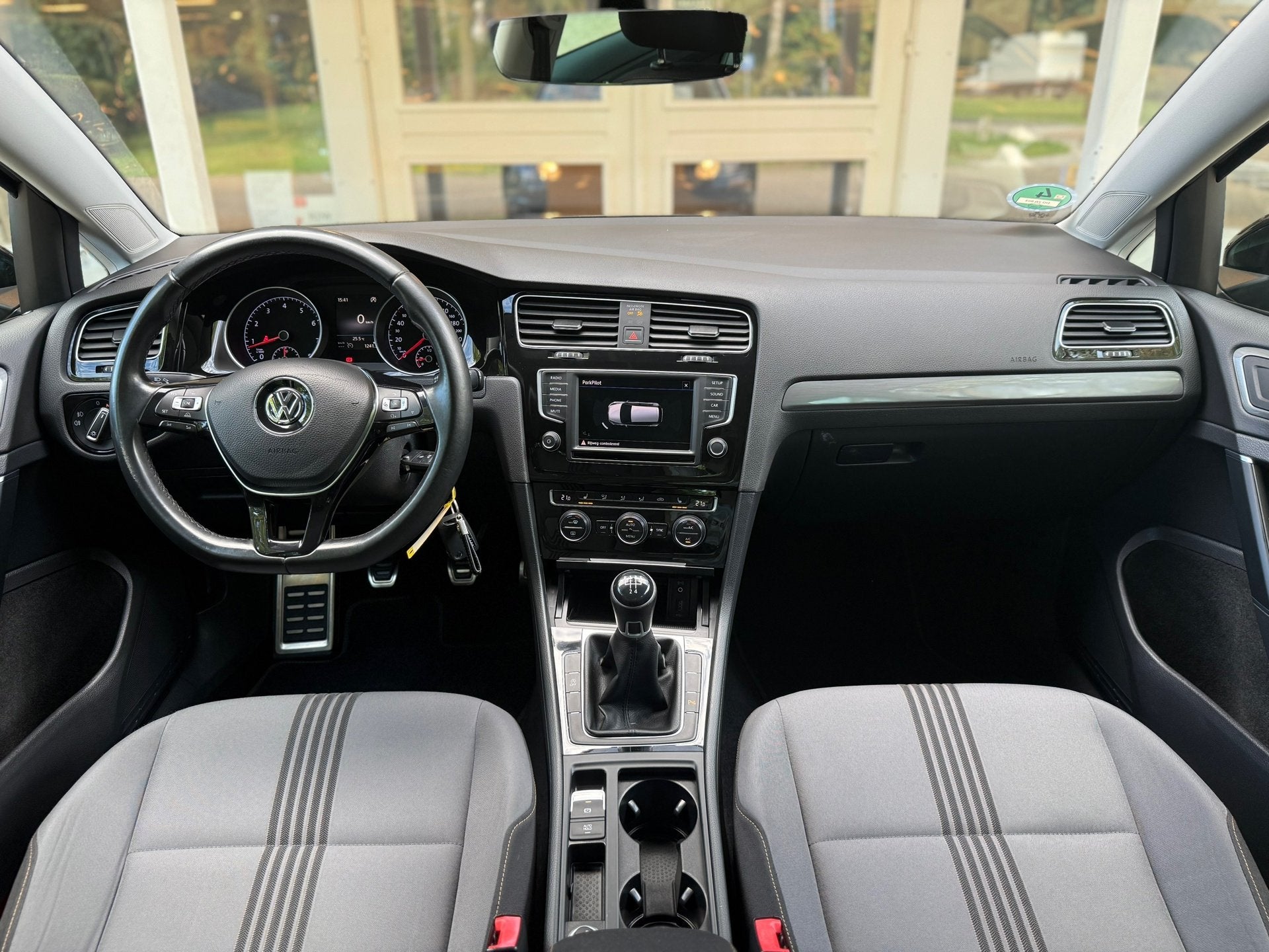 Foto 11 van Volkswagen Golf 1.2 TSI Allstar CRUISE/STOELV/PDC/CLIMA,NAVI