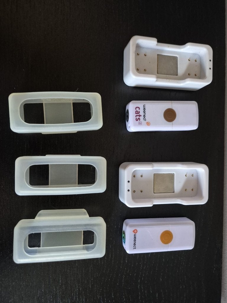 2X Weenect voor katten, met hoesjes en opladers, Ophalen of Verzenden, Zo goed als nieuw