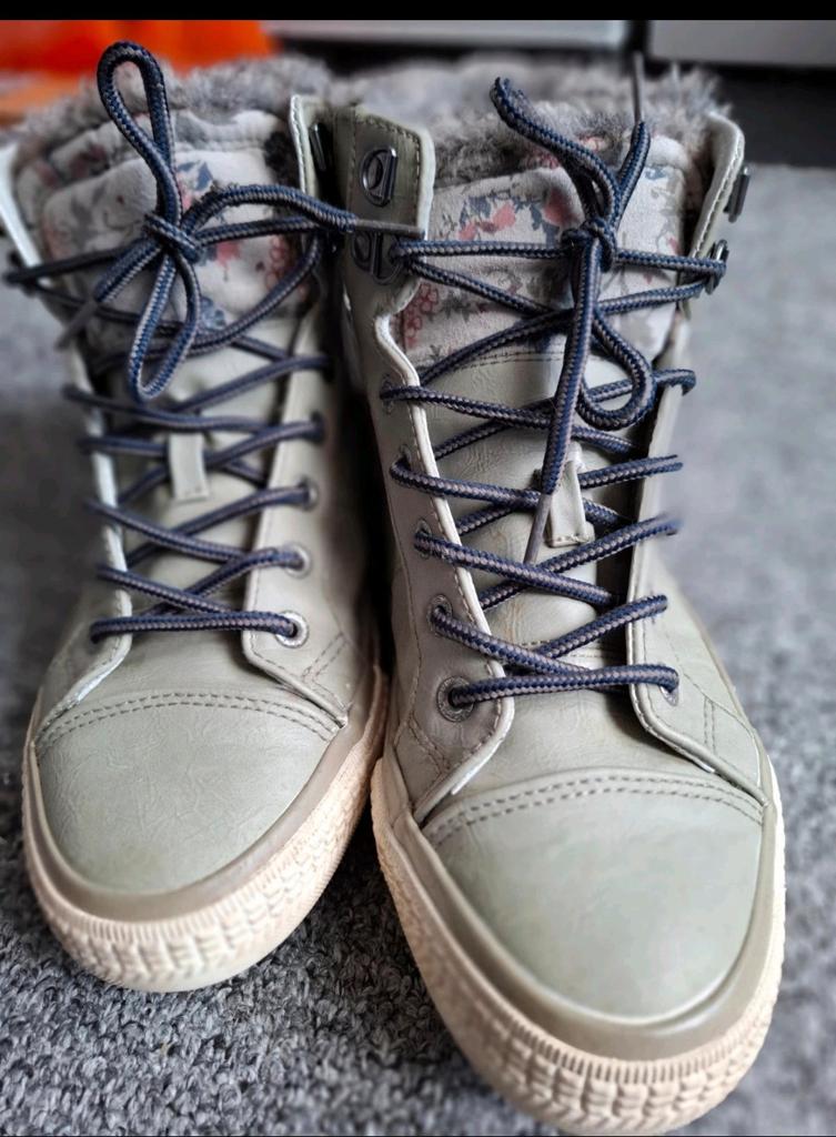 Venice gevoerde sneakers / veterboots beige maat 39, Kleding | Dames, Schoenen, Venice, Ophalen of Verzenden, Groen, Sneakers of Gympen