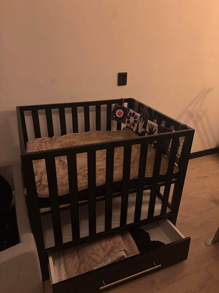 Zwarte box met handige opberglade, Kinderen en Baby's, Ophalen, Gebruikt, Vierkant, Lade