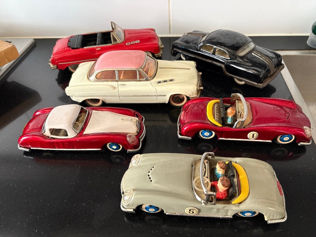 6 blikken auto"s, Ophalen