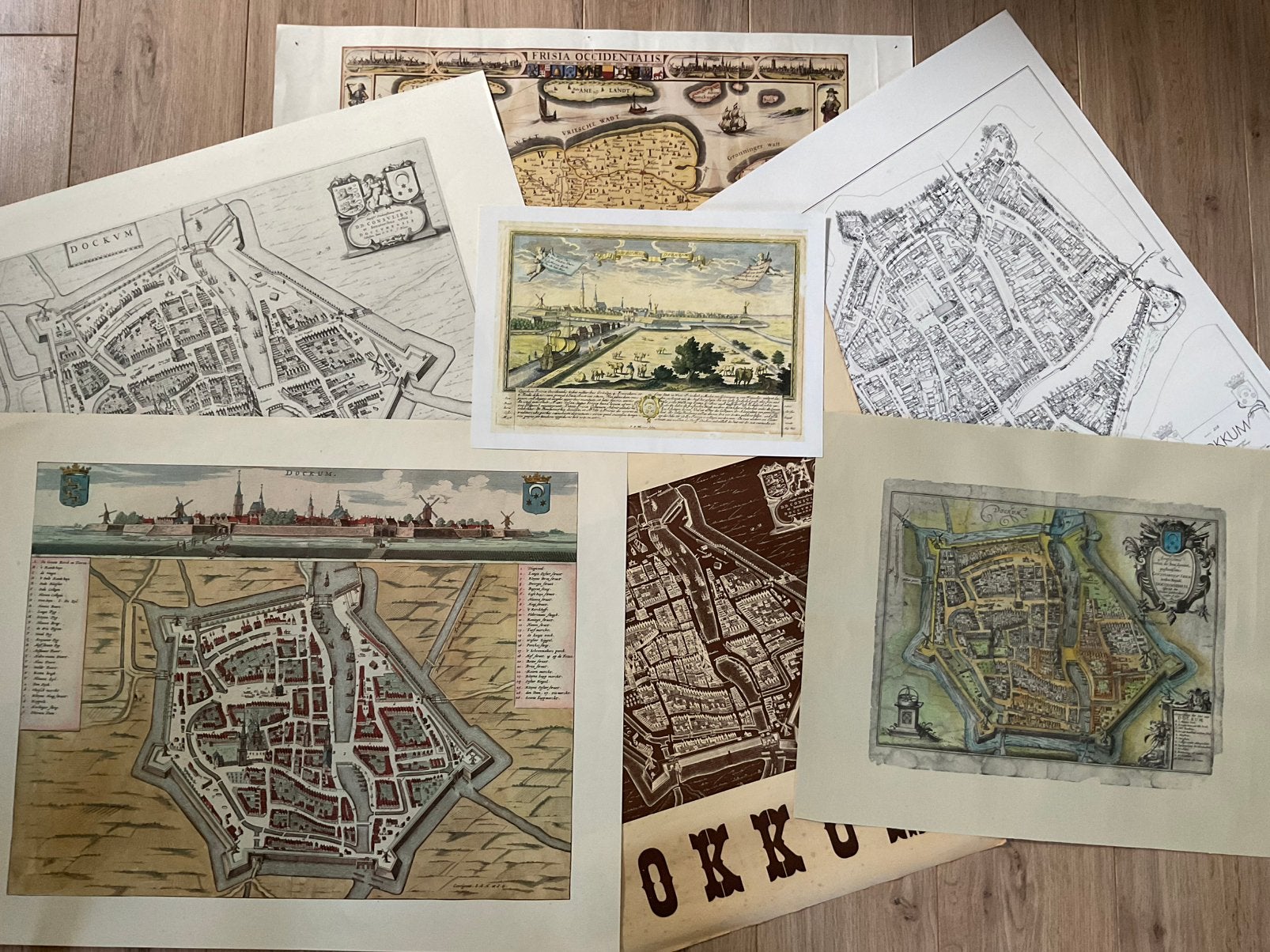Verzameling van 7 plattegronden/stadsaanzicht van Dokkum, Verzamelen, Posters, Ophalen of Verzenden, Zo goed als nieuw, Overige onderwerpen