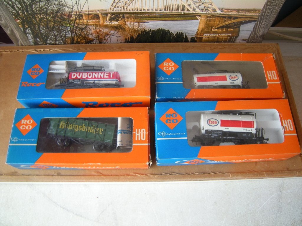 4 mooie nieuwe roco wagons, Hobby en Vrije tijd, Modeltreinen | H0, Wisselstroom, Ophalen of Verzenden, Roco, Nieuw