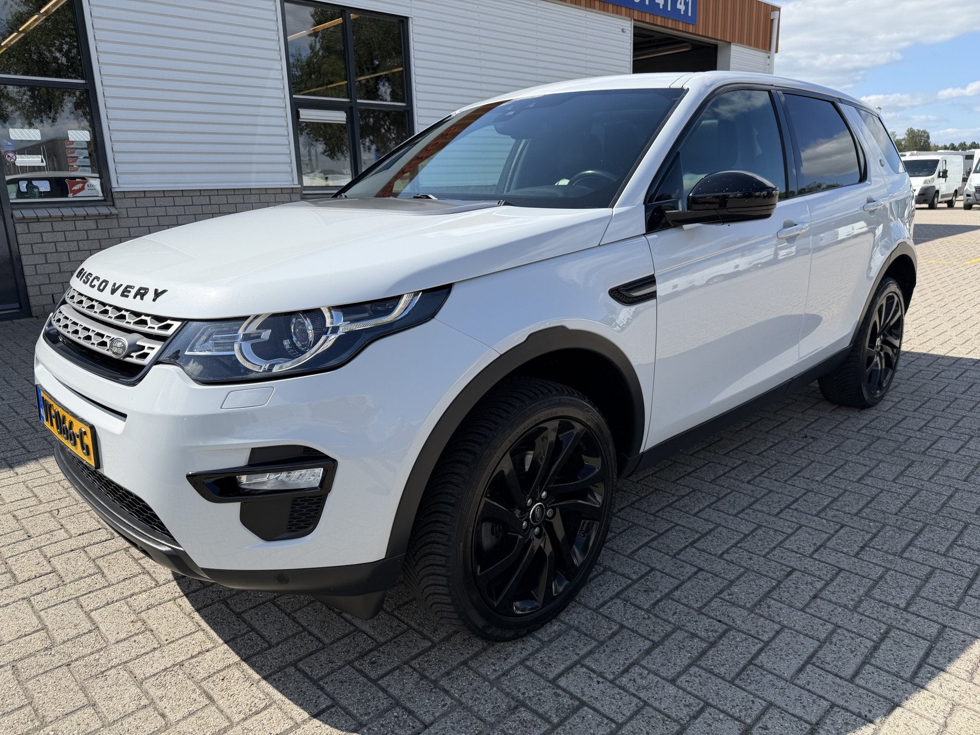 Jaguar Discovery Sport grijs kenteken / vaste prijs rijklaar, Auto's, Land Rover, Huisgarantie, 4 cilinders, Wit, Origineel Nederlands