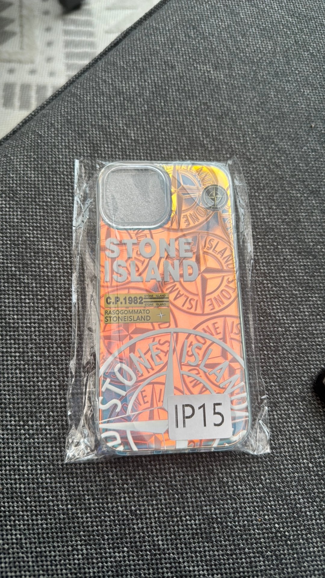 Iphone 15 hoesje van Stone Island, IPhone 15, Nieuw, Ophalen of Verzenden, Grijs