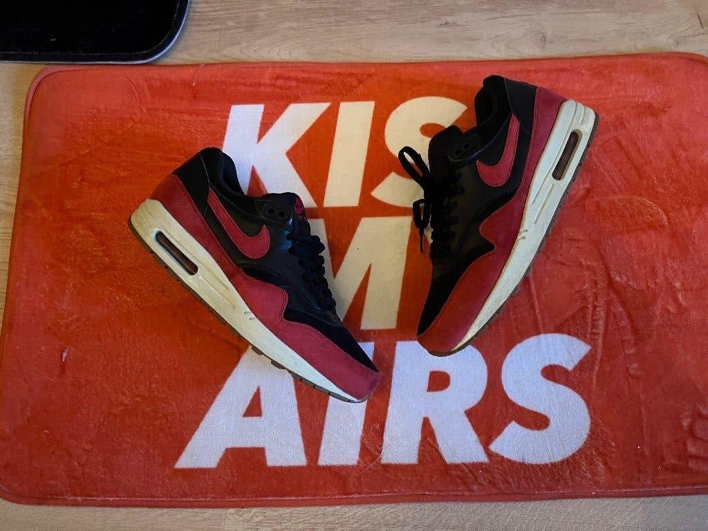 Air Max 1 Black Red Sail maat 44,5, Zwart, Nike, Ophalen of Verzenden, Sneakers of Gympen