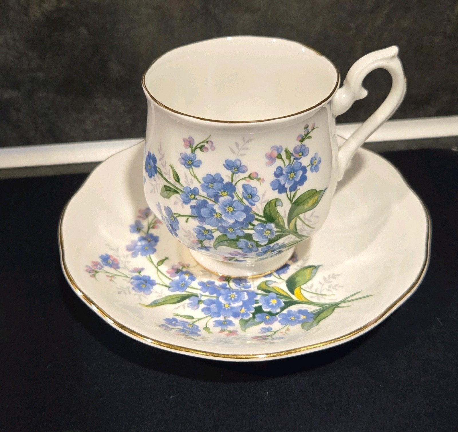 Royal Albert klein model, Verzamelen, Porselein, Kristal en Bestek, Ophalen of Verzenden, Gebruikt, Porselein, Kop en/of schotel