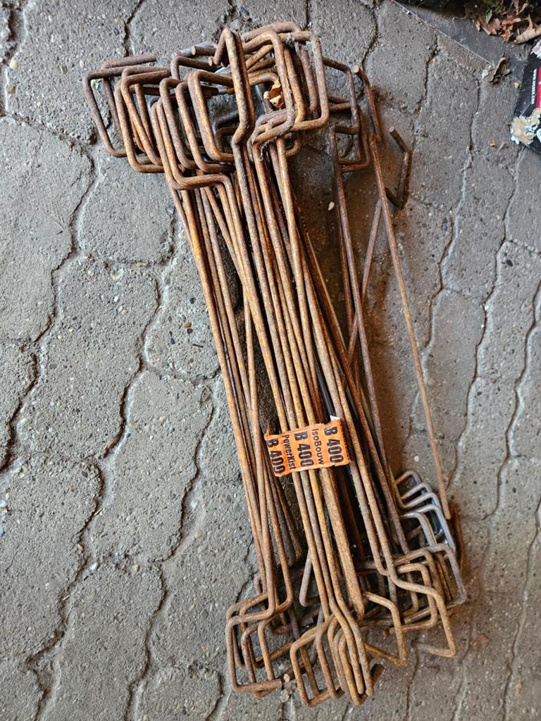 45 x Isobouw powerkist bovenbeugel B400, Ophalen, Zo goed als nieuw, 250 mm of meer, Overige typen