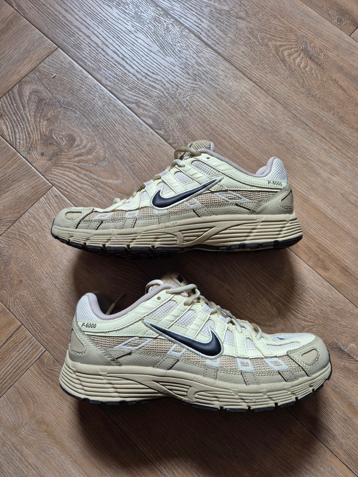 P-6000 PREMIUM - Sneakers laag - coconut milk/black/beach, Kleding | Heren, Ophalen, Overige kleuren, Nike, Sneakers of Gympen