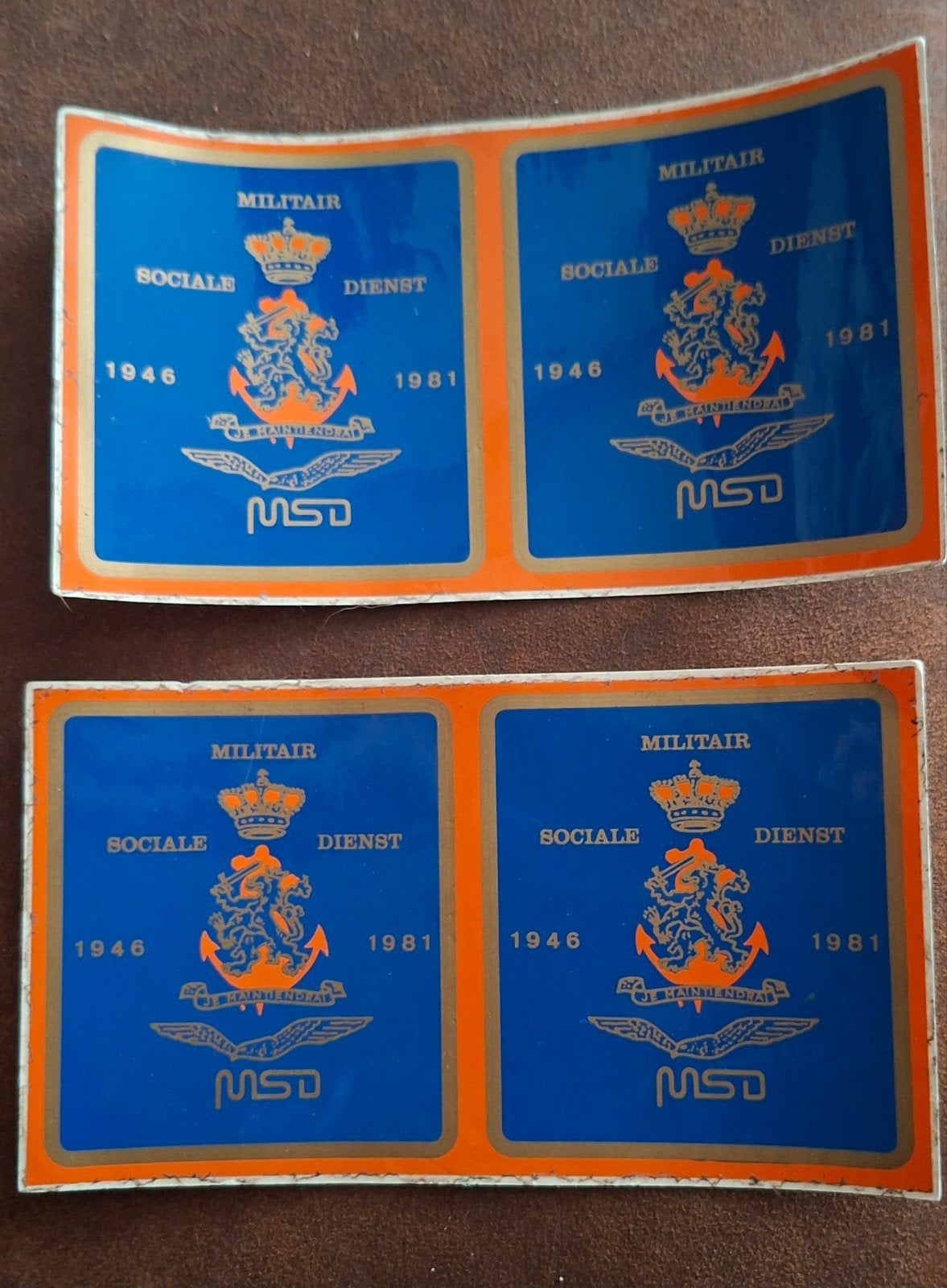 4x Militair Sociale Dienst Emblemen 1946-1981, Ophalen of Verzenden, Overige soorten, Nederland, Embleem of Badge