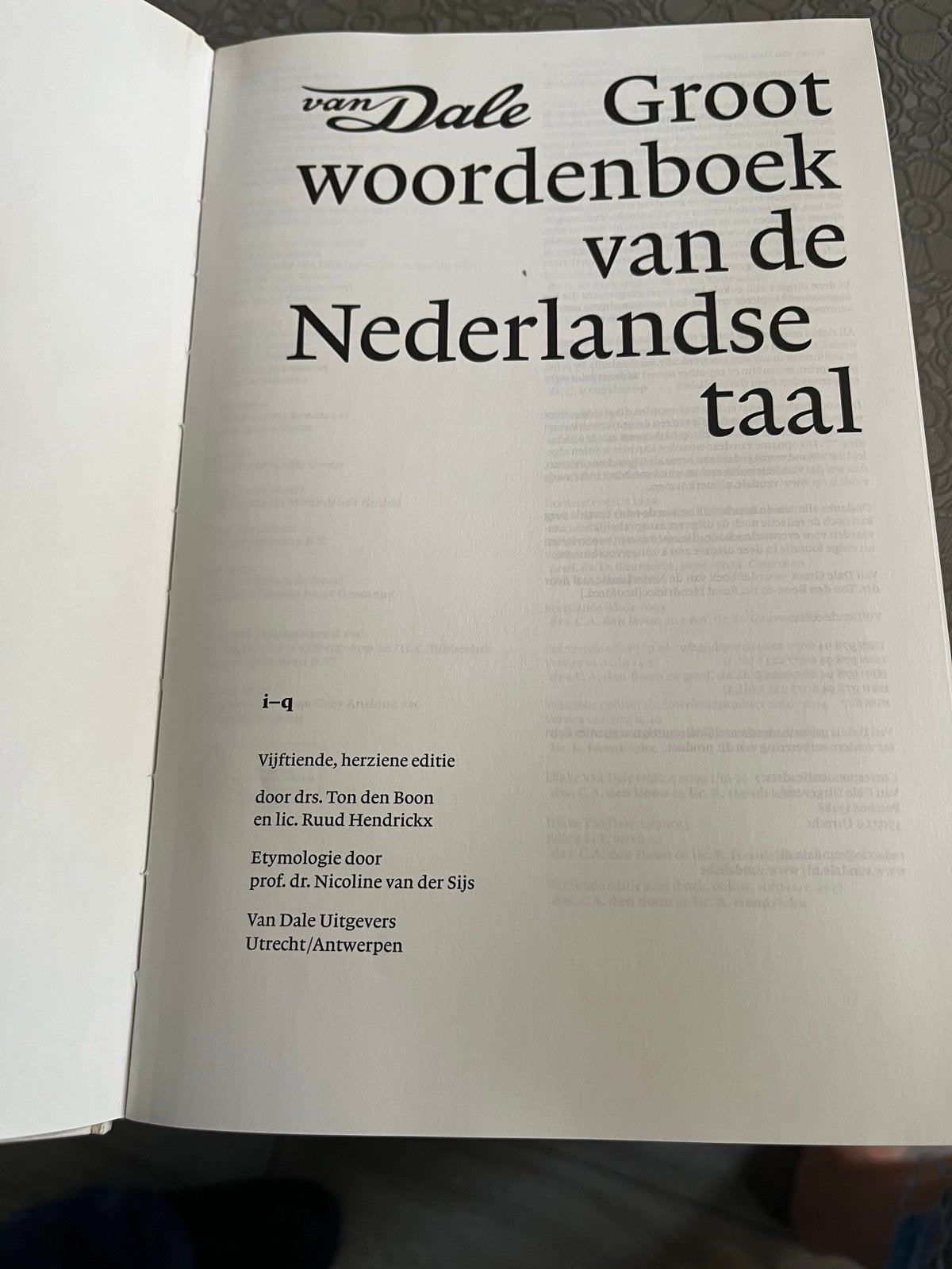Van Dale Groot woordenboek van de Nederlandse taal (3 delen), Boeken, Ophalen of Verzenden, Zo goed als nieuw, Van Dale, Nederlands