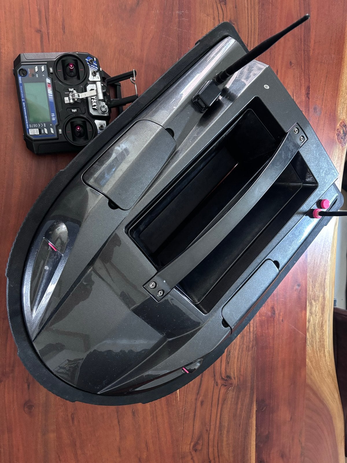 Voerboot rcvoerboten met dieptemeter, GPS, accu, acculader, Ophalen, Gebruikt, Overige typen