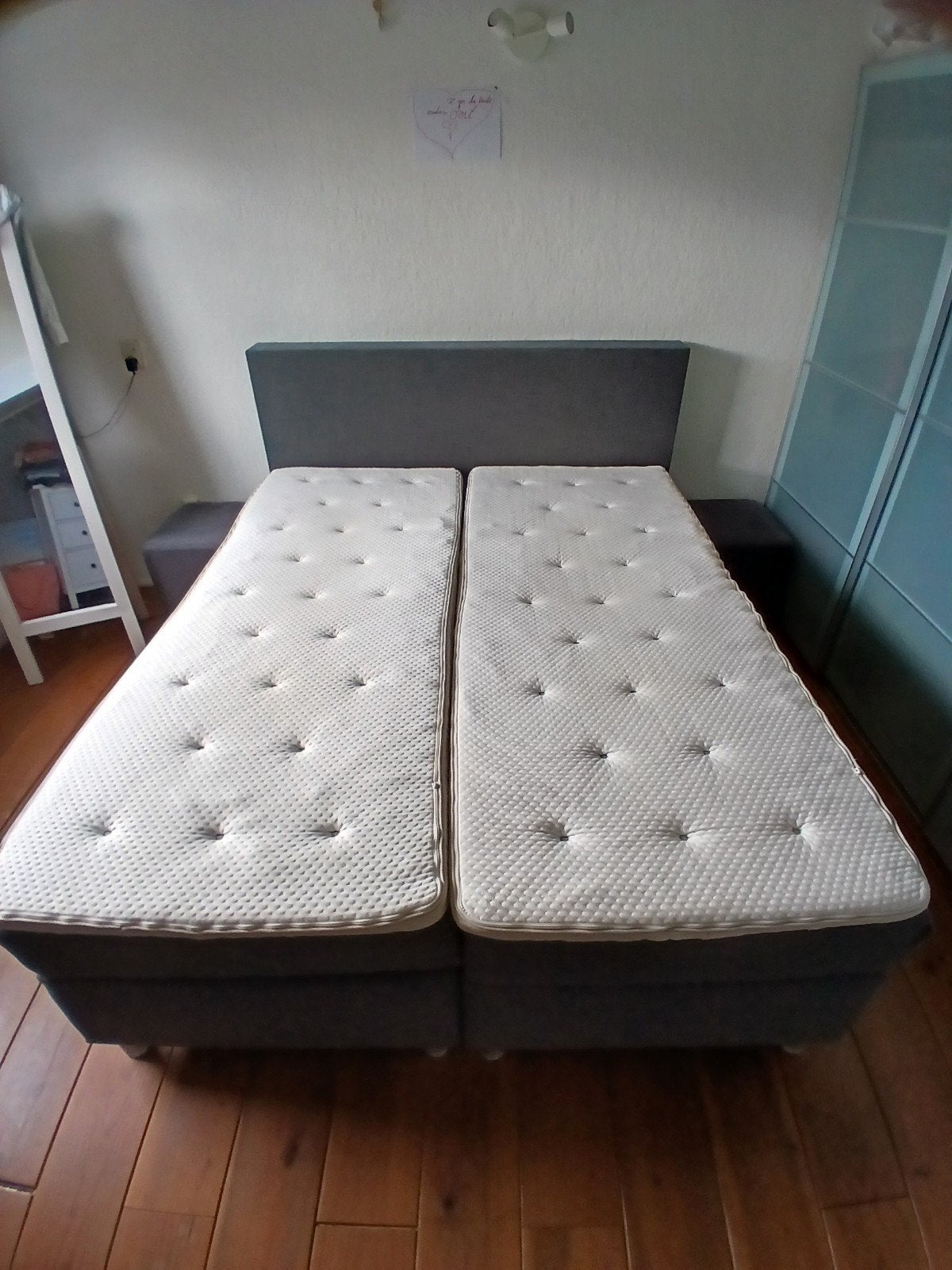 Miodormio Siena Boxspring 160x200 Antraciet + 2 hockers, Ophalen, Gebruikt, Tweepersoons, 200 cm