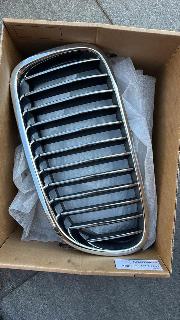 2 Chrome Nieren BMW F10, Gebruikt, Voor, Ophalen of Verzenden, Bumper