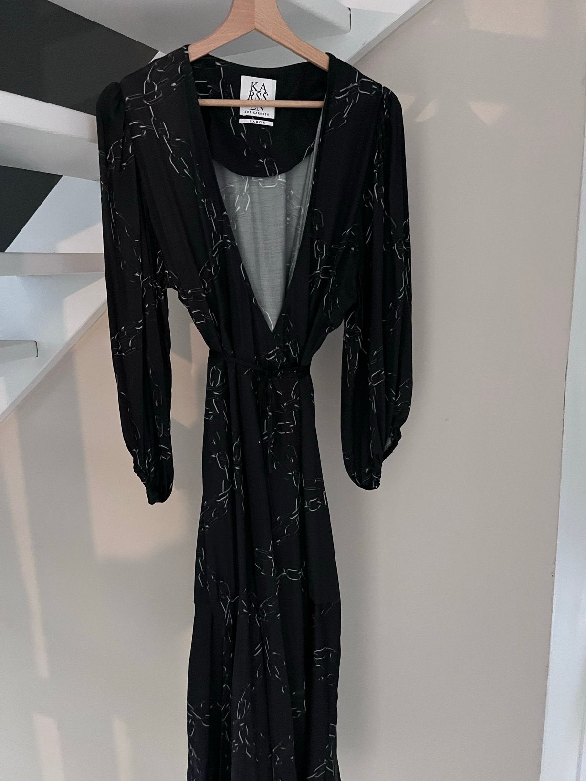 Zoé Karssen Daria Printed Wrapdress - Slechts 1x gedragen, Zwart, Maat 42/44 (L), Ophalen of Verzenden, Zo goed als nieuw
