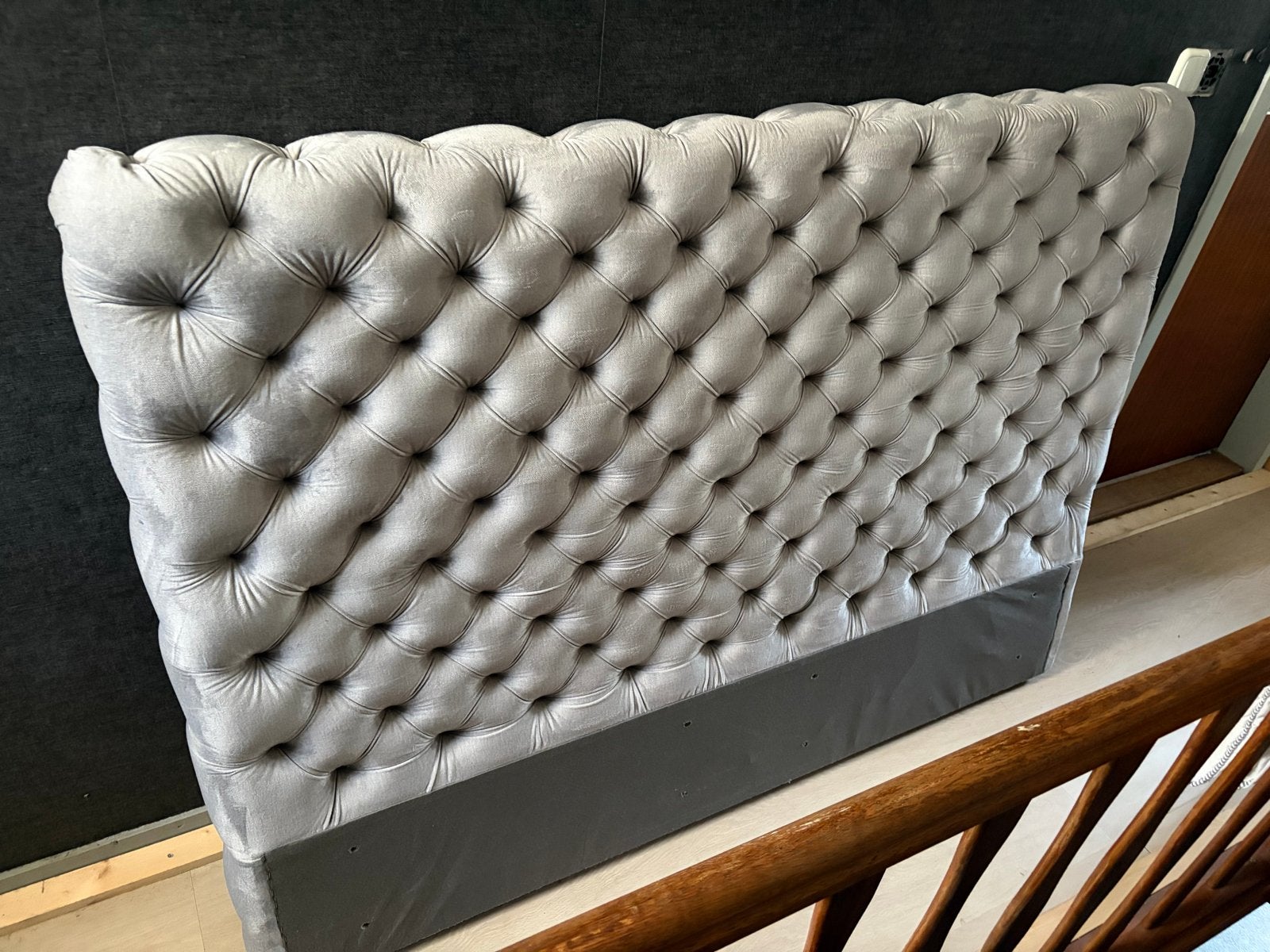 Luxe gestoffeerd hoofdbord - Grijs fluweel, Ophalen, Tweepersoons, Zo goed als nieuw, 180 cm