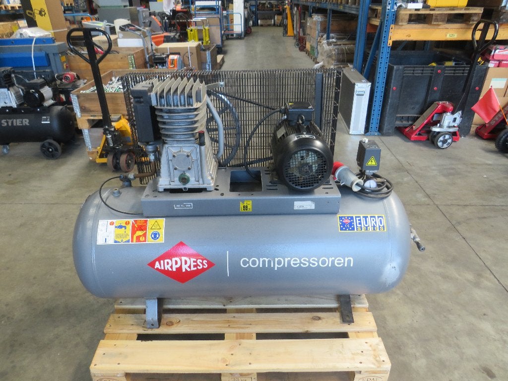Airpress Compressor HK 700-300 Pro  tankinhoud 270 liter, Ophalen, Gebruikt, Zandhaarweg, 400 tot 800 liter/min