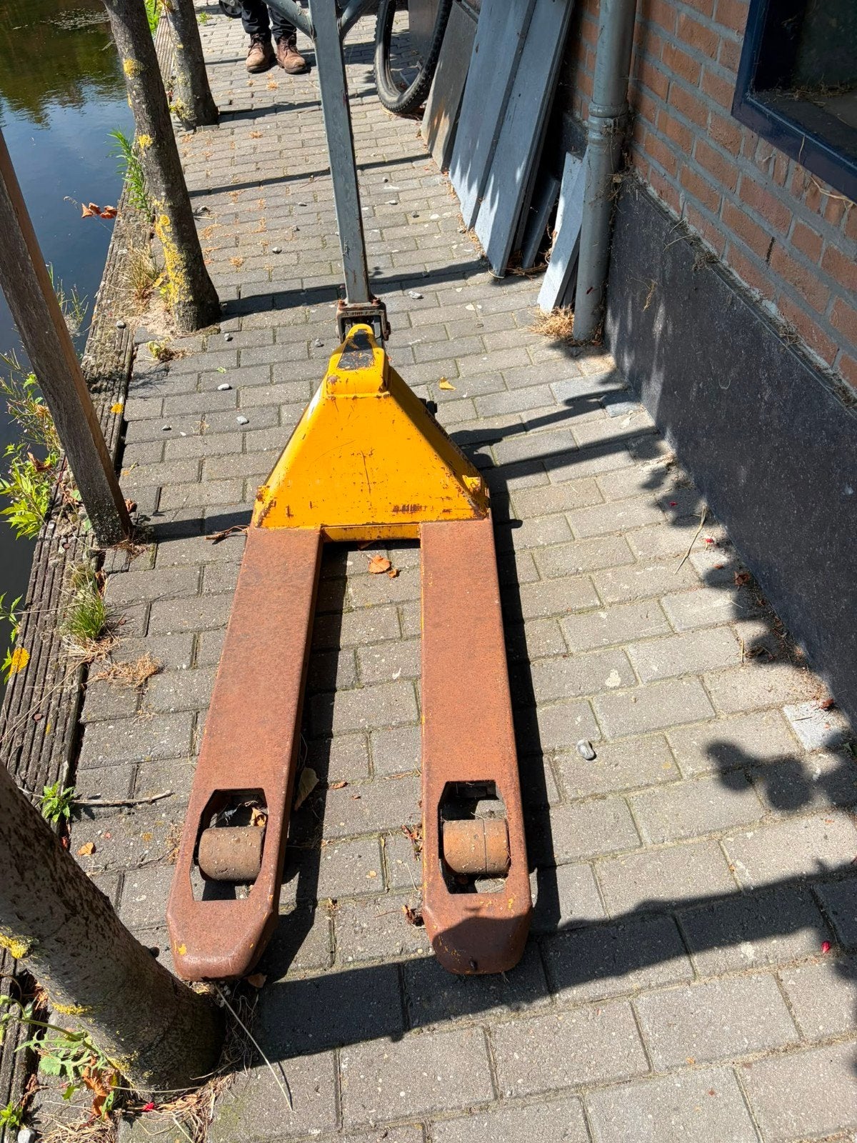 Pallet pomp wagen, Ophalen