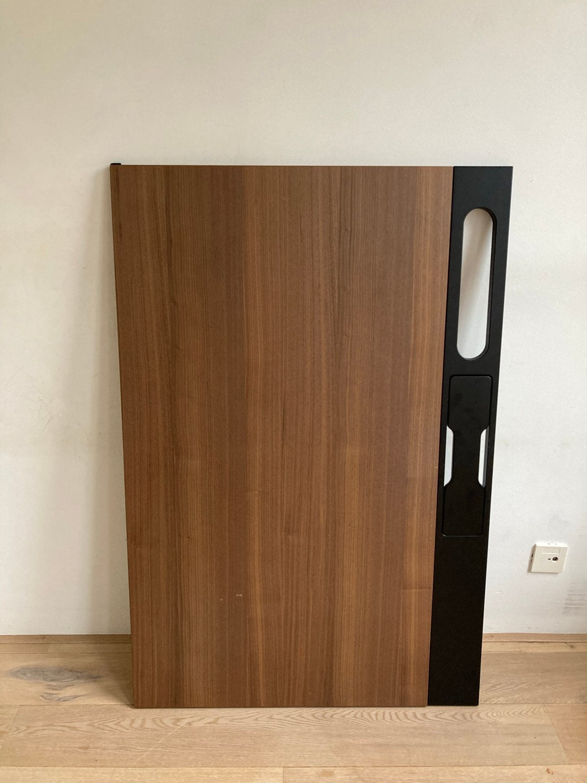 IKEA MITTZON Tafelblad Walnootfineer 120x68cm met Kabelmodul, Gebruikt, Hout, Kabelgoot, Bruin