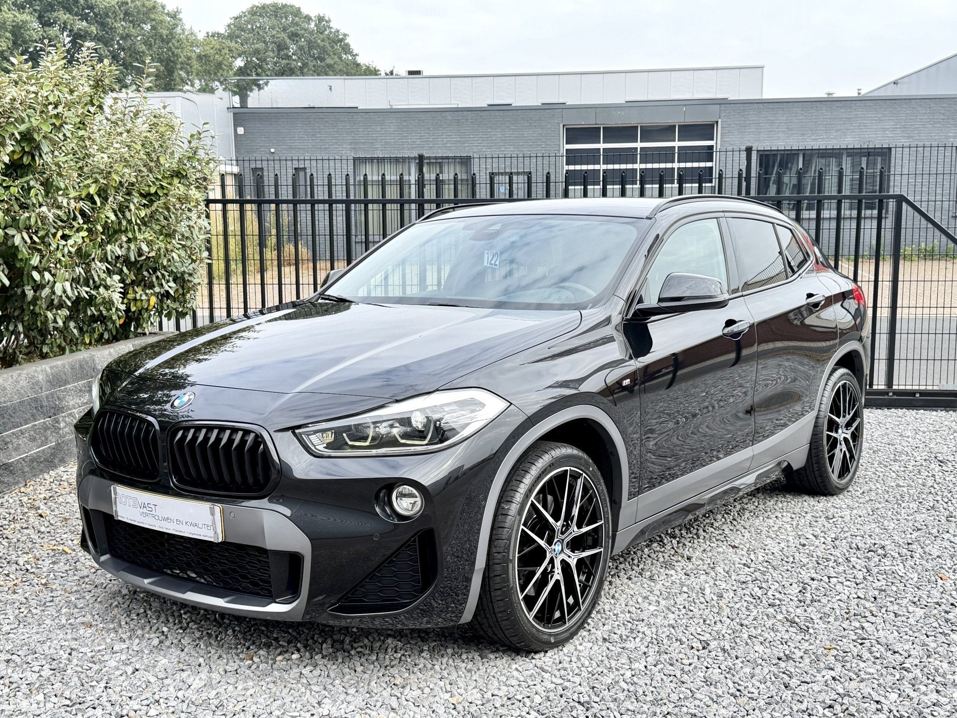 BMW X2 xDrive20i M-Pakket Headup|Camera|Keyles|Navi Zwart!, Auto's, Automaat, X2, Gebruikt, Leder en Stof