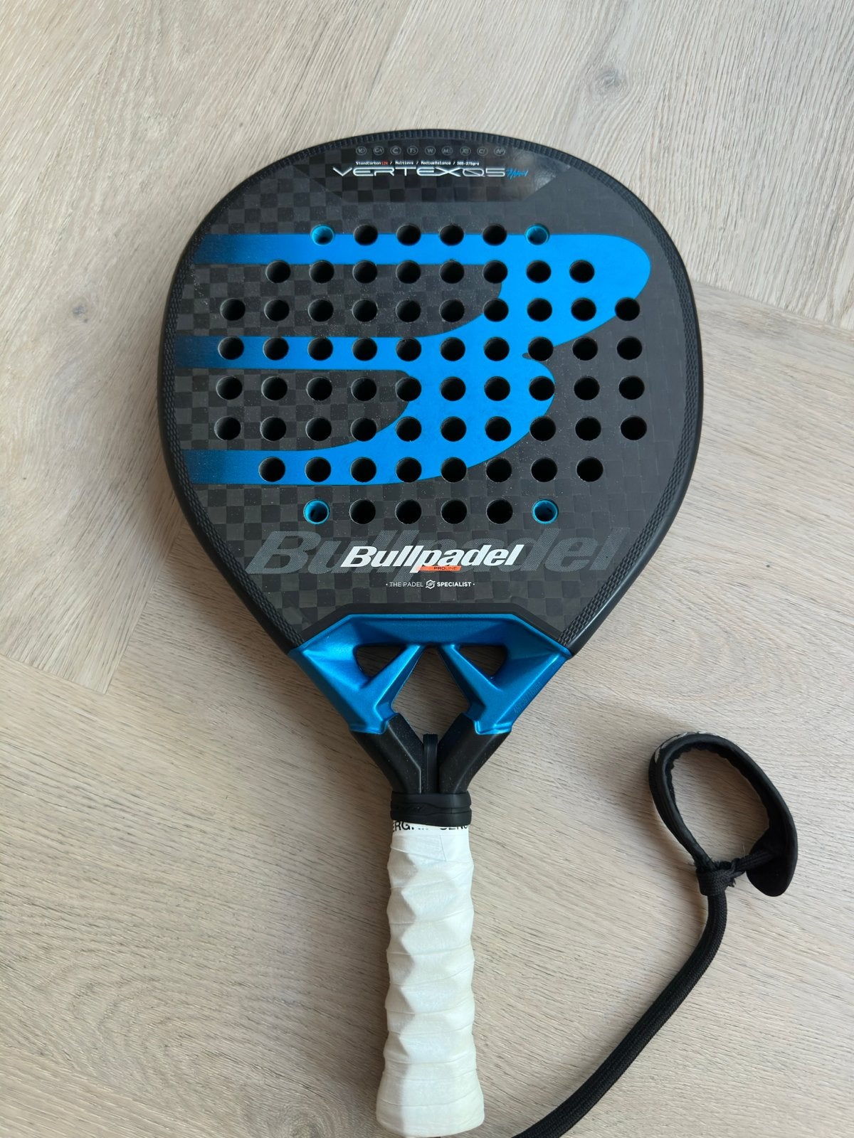 Bullpadel Vertex 05 Hybrid Padel Racket - Zo goed als nieuw, Sport en Fitness, Tennis, Ophalen, Zo goed als nieuw, Racket, Overige merken