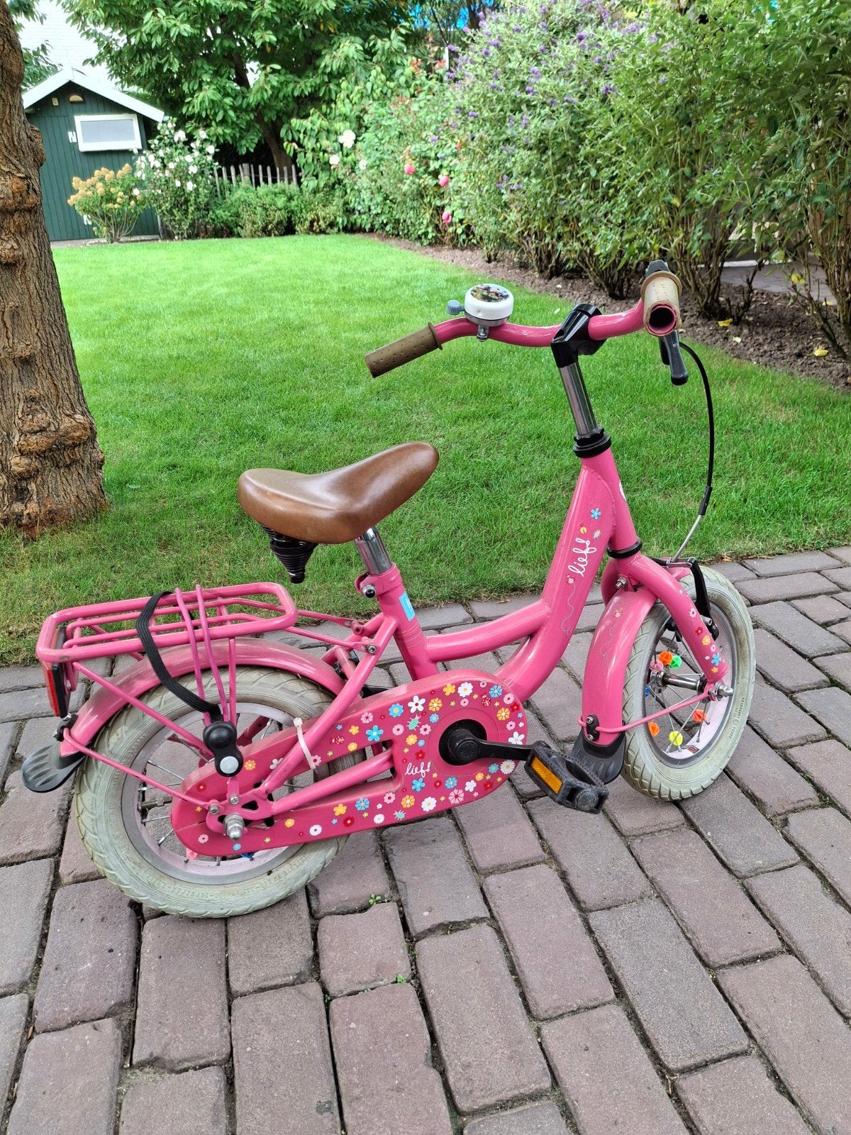 Roze kinderfiets met zijwieltjes en bagagedrager, Fietsen en Brommers, Ophalen, Zijwieltjes, Gebruikt, Velgrem