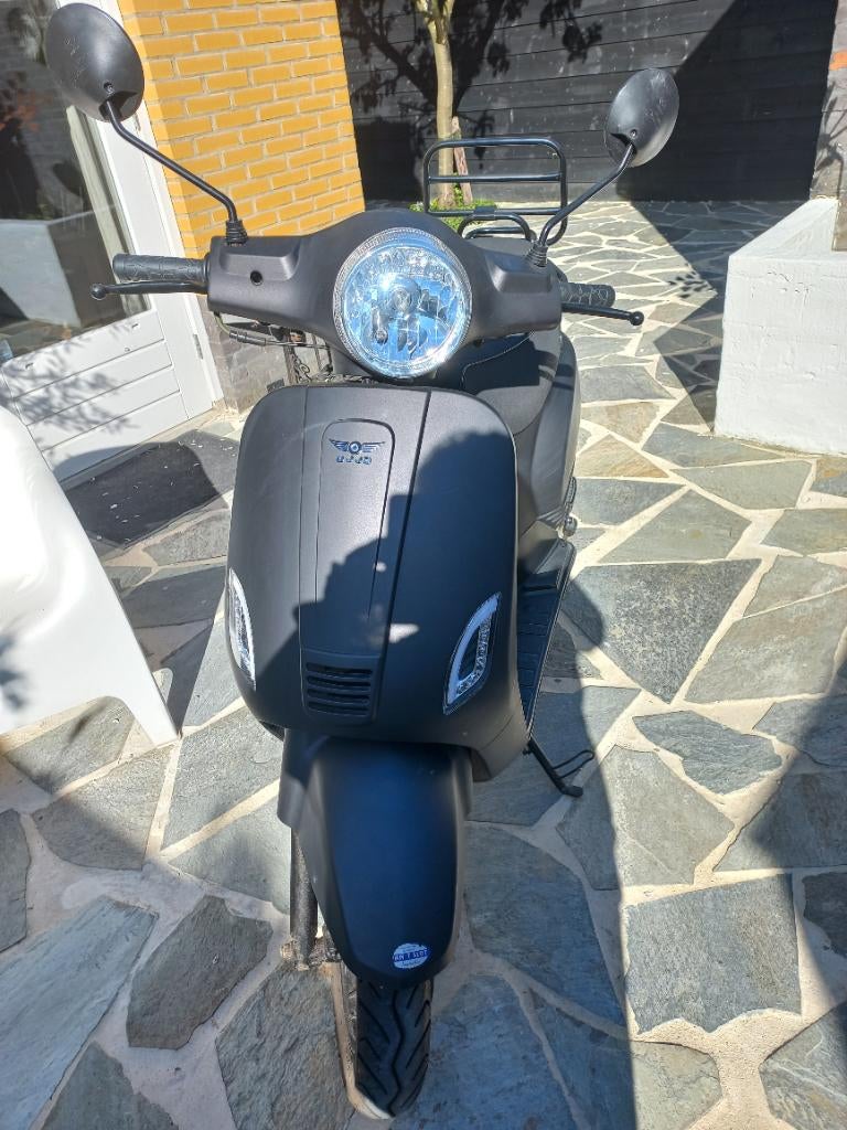 Scooter mat zwart, Ophalen, DjjD Cashmere, Zo goed als nieuw, Benzine