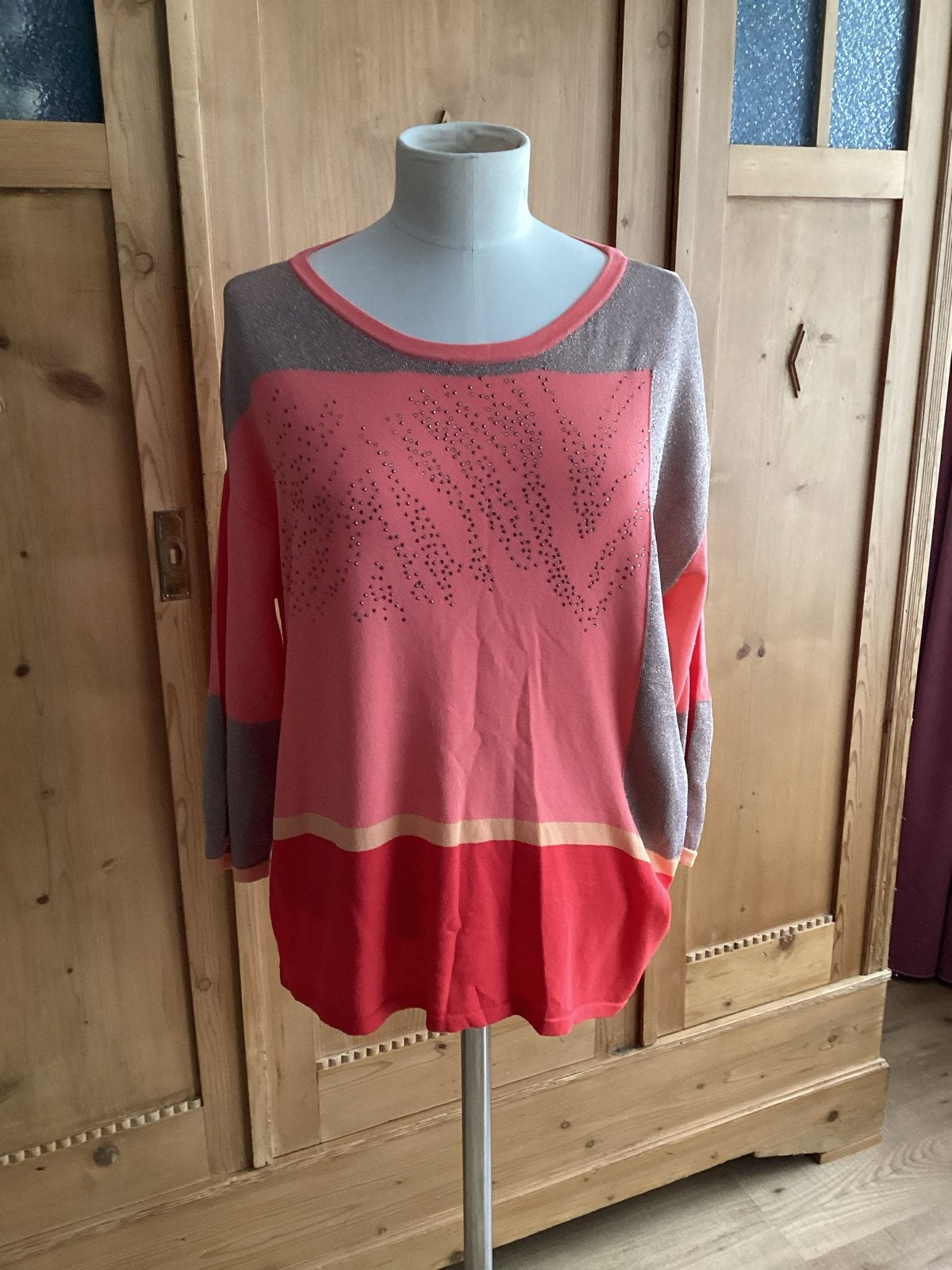 Stijlvolle trui met studs - Maat L 42/44 als nieuw, Kleding | Dames, Ophalen of Verzenden, Zo goed als nieuw, Maat 38/40 (M), Meerkleurig