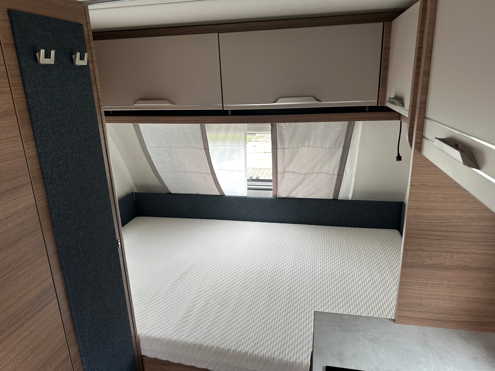 Foto 10 van Knaus Sport 420 QD E-Power met Airco/Mover/Voortent/TV