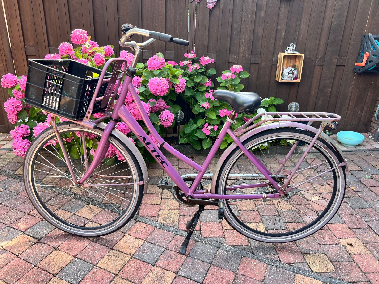 Altec omafiets 28 inch roze, Fietsen en Brommers, Fietsen | Dames | Omafietsen, Ophalen, Zo goed als nieuw, Terugtraprem