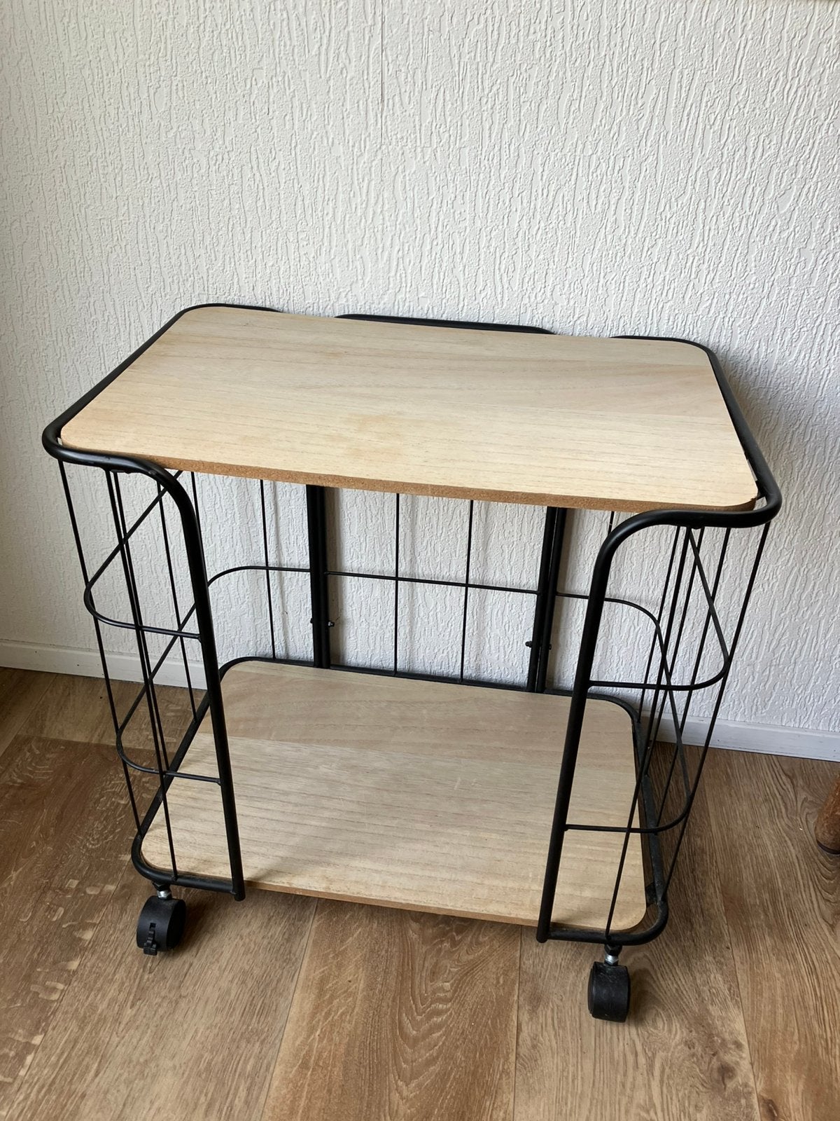 Leuke kleine trolly, Minder dan 55 cm, Zo goed als nieuw, Rechthoekig, Hout