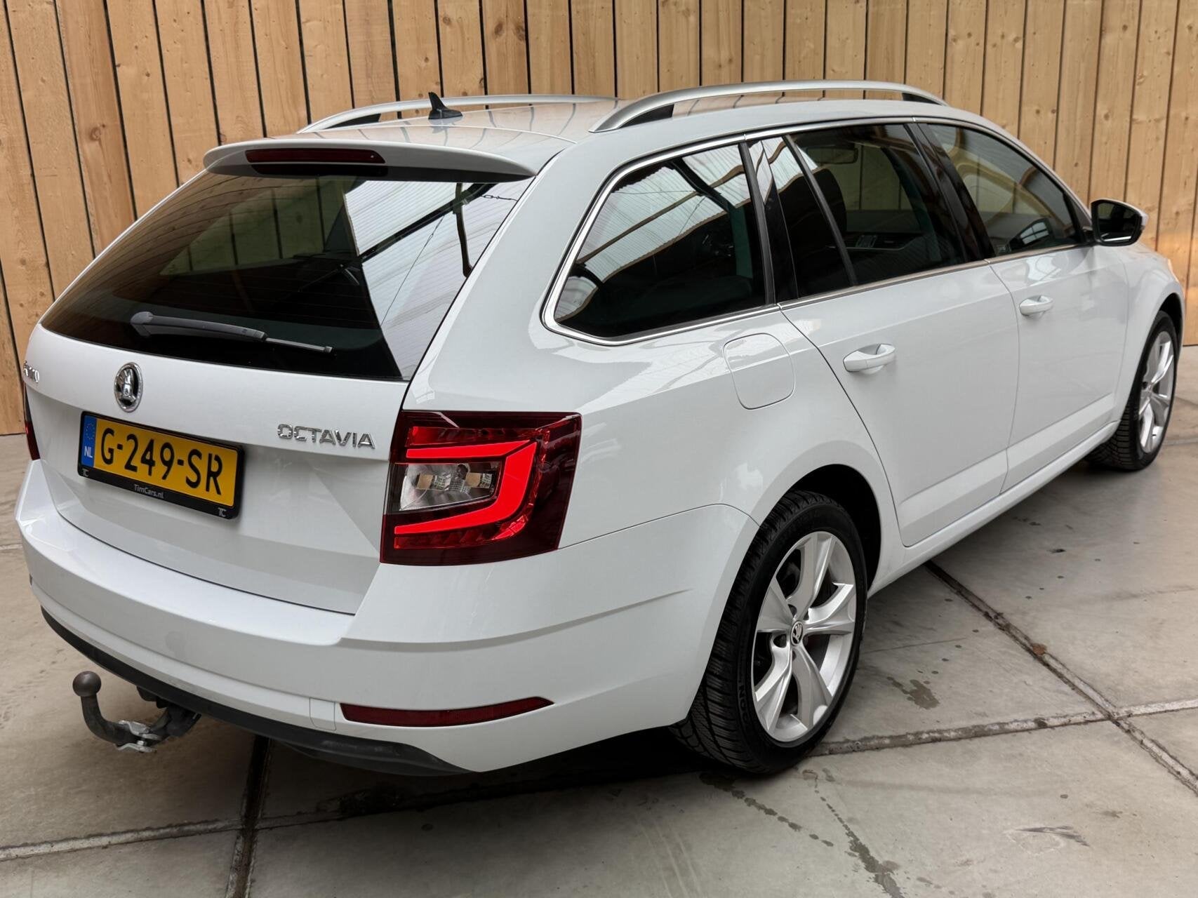 Skoda Octavia Combi 1.0 TSI Greentech Style Business Automaa, Auto's, Gebruikt, Euro 6, 116 pk, Wit