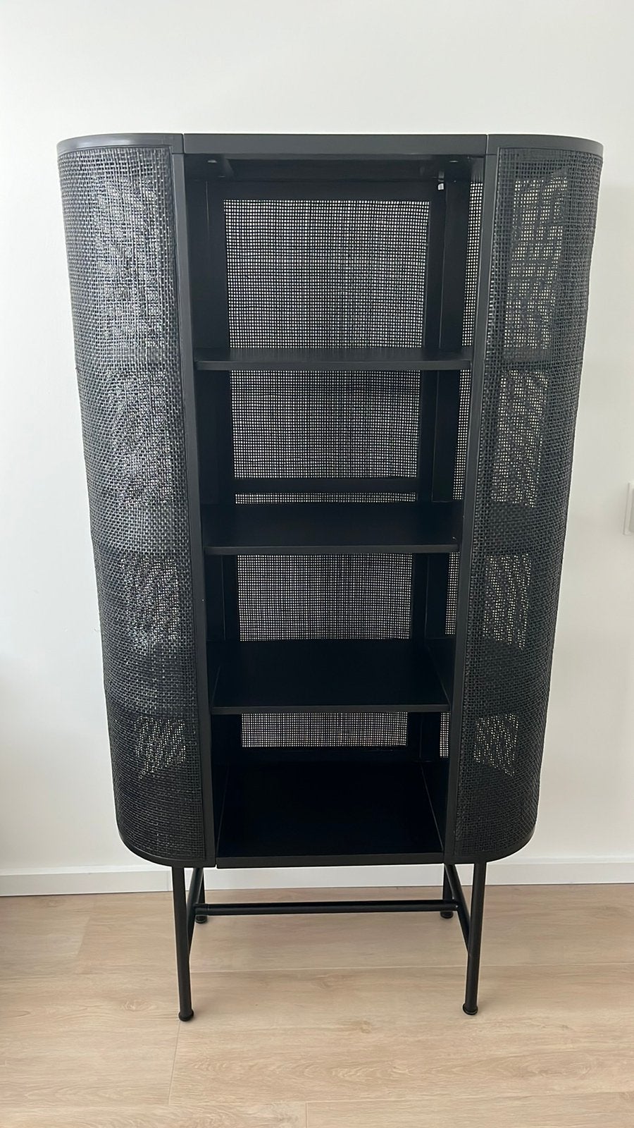 Kast Julius webbing zwart, Ophalen, Zo goed als nieuw