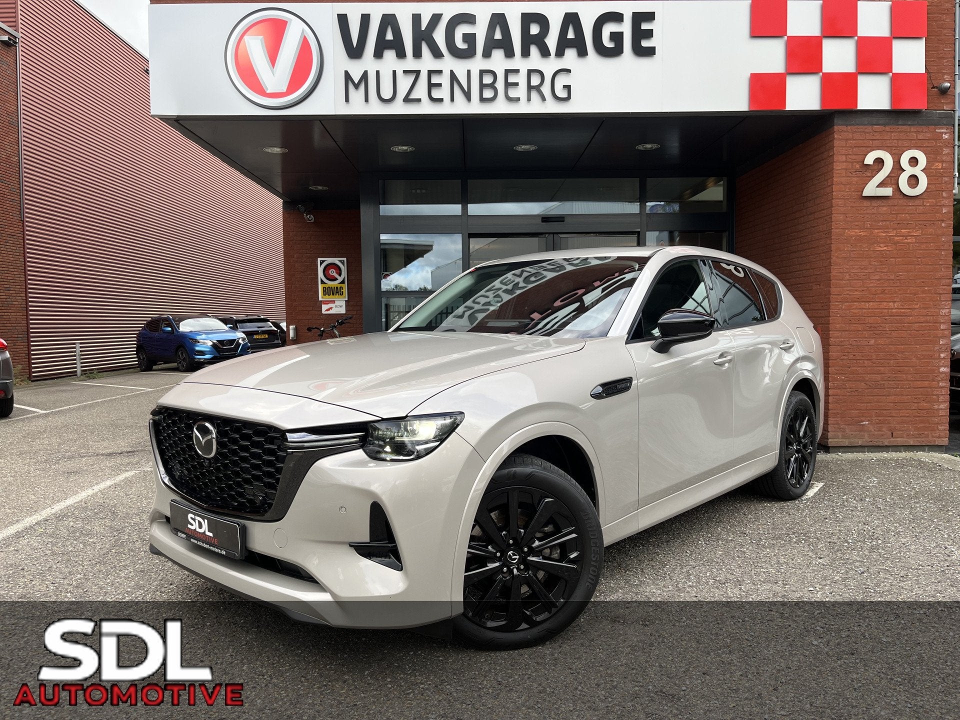 Mazda CX-60 2.5 e-SkyActiv PHEV Homura 4 OPTION PACKS // FAB