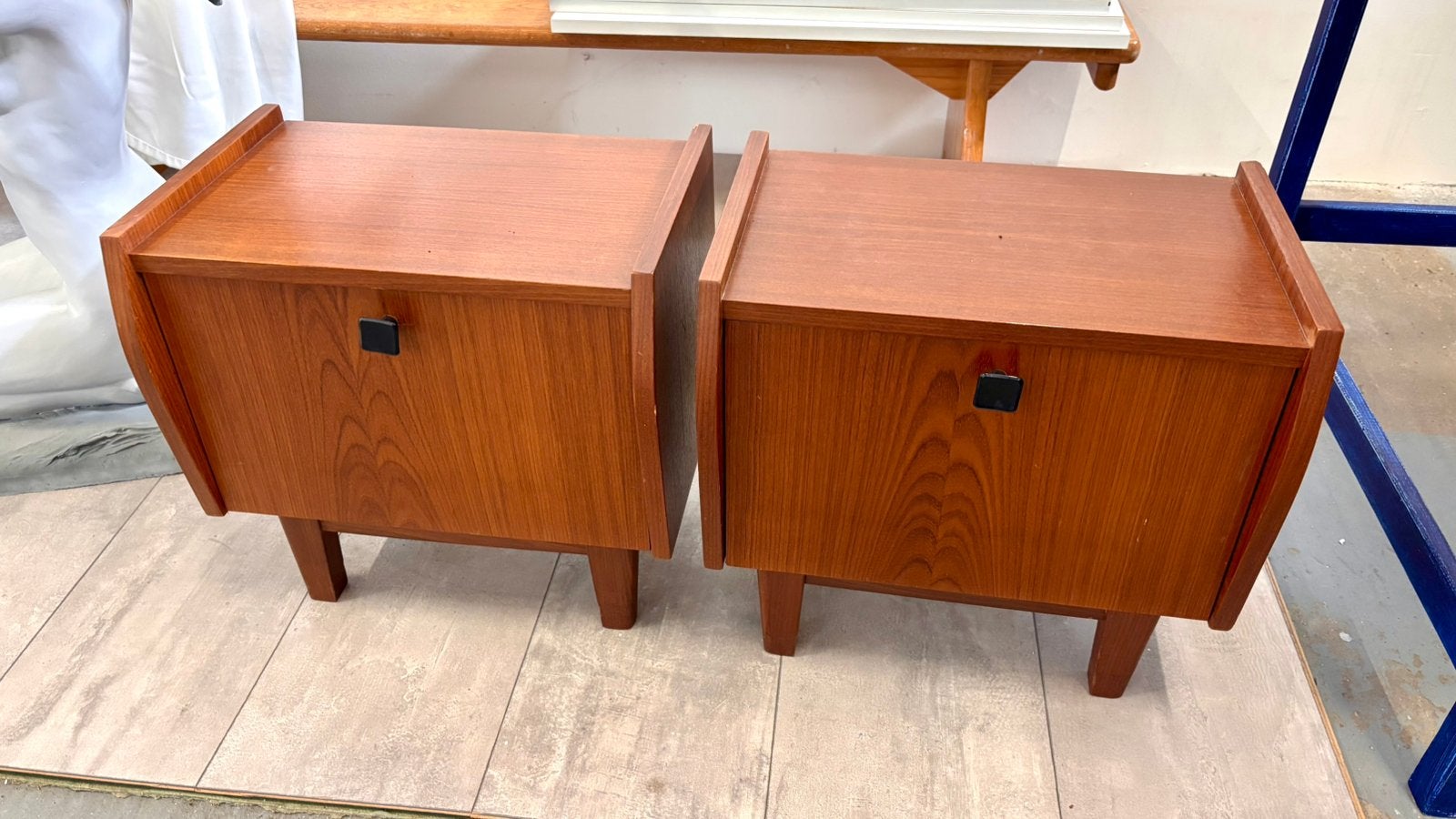 Twee Vintage Nachtkastjes Jaren 70 met Tafeltje, Huis en Inrichting, Slaapkamer | Nachtkastjes, Ophalen, ., ., .