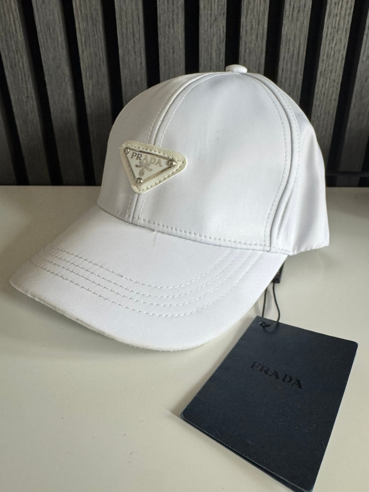 Prada pet! | Wit | nieuw nooit gedragen, Ophalen of Verzenden, Zo goed als nieuw