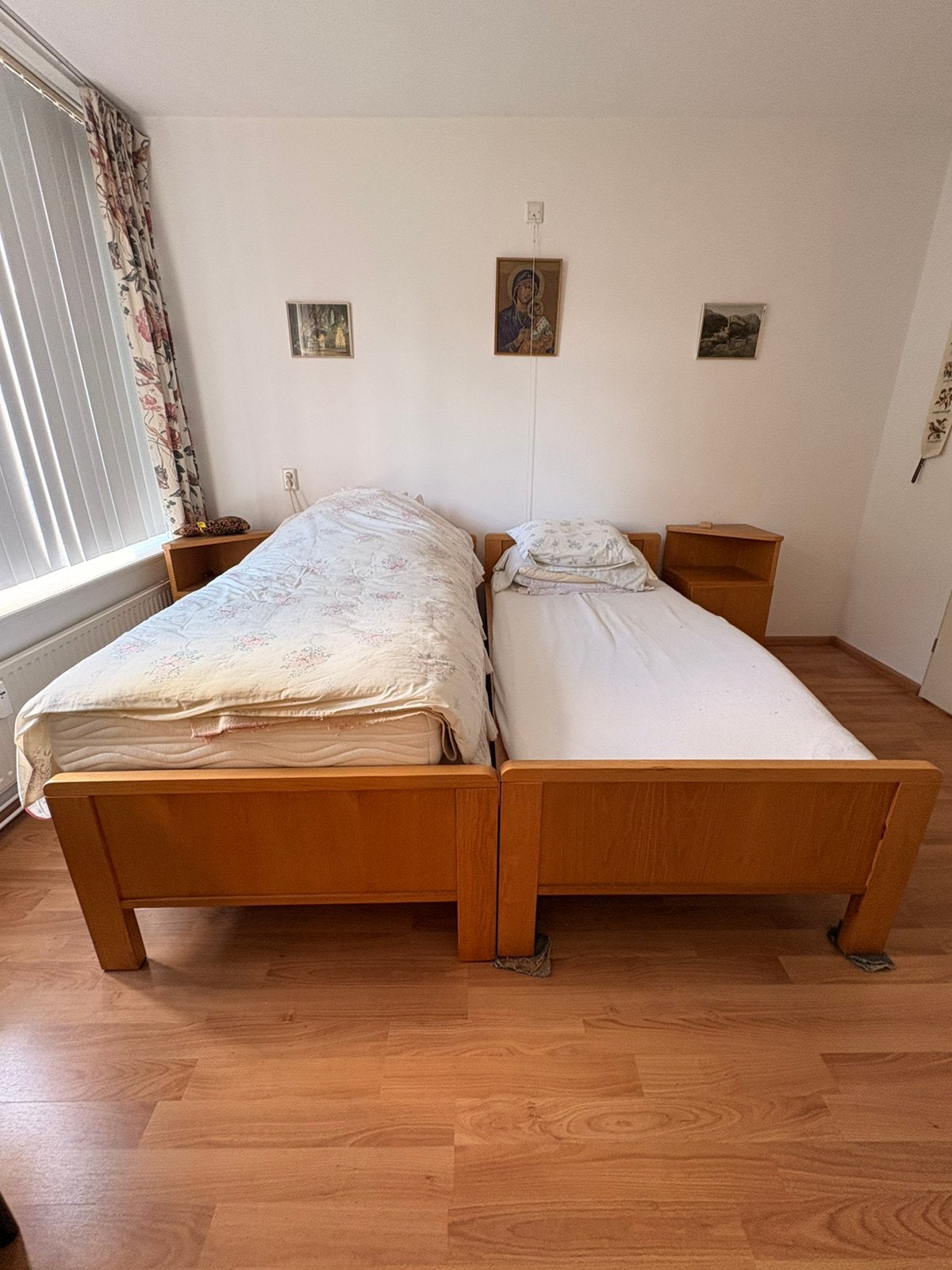 Twee bedden ,met elektrische verstelbare lattenbodum, Ophalen, Eenpersoons, Beige, 200 cm