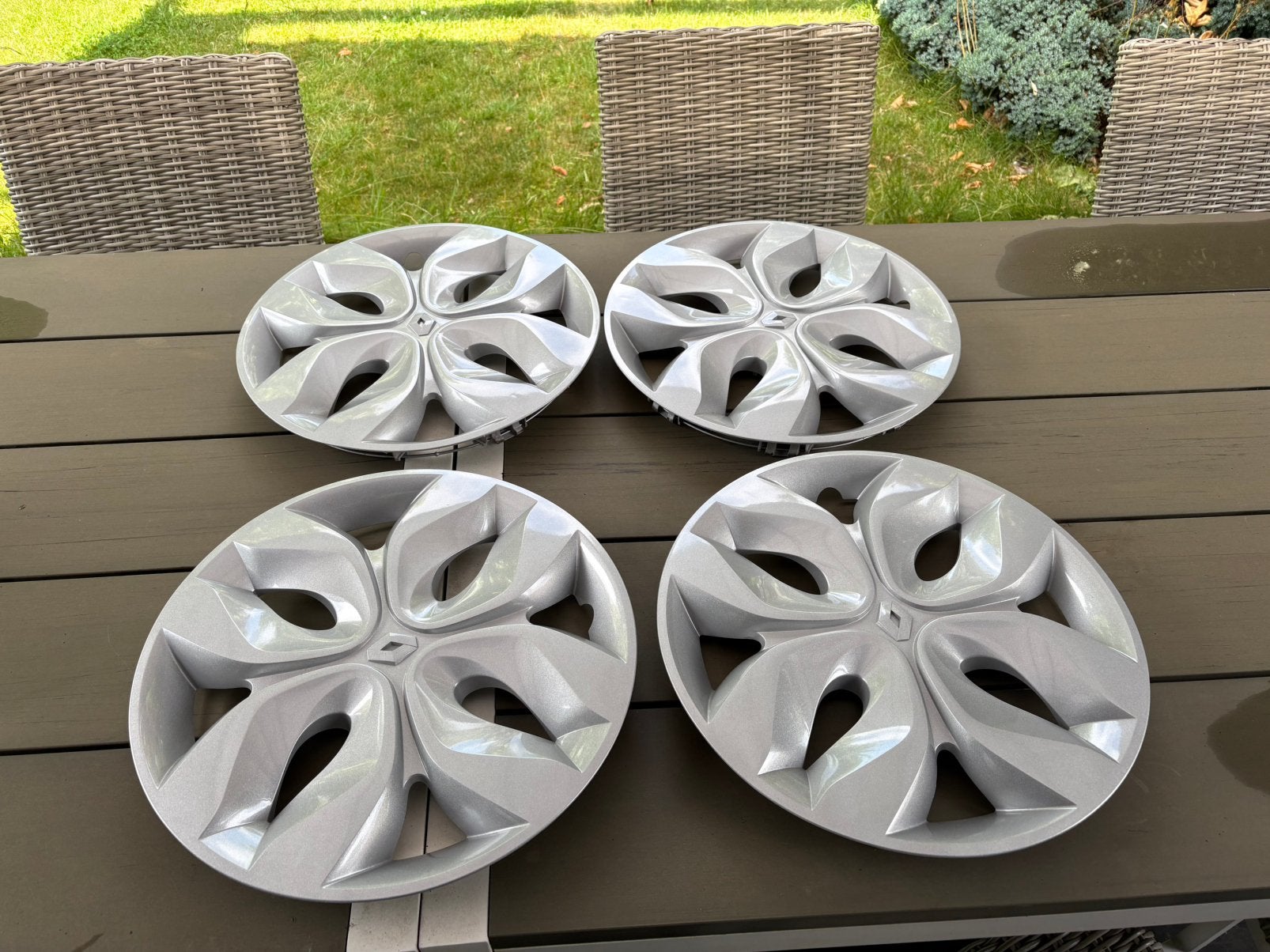 Renault Arobase 15 inch wieldoppen, Ophalen, Zo goed als nieuw