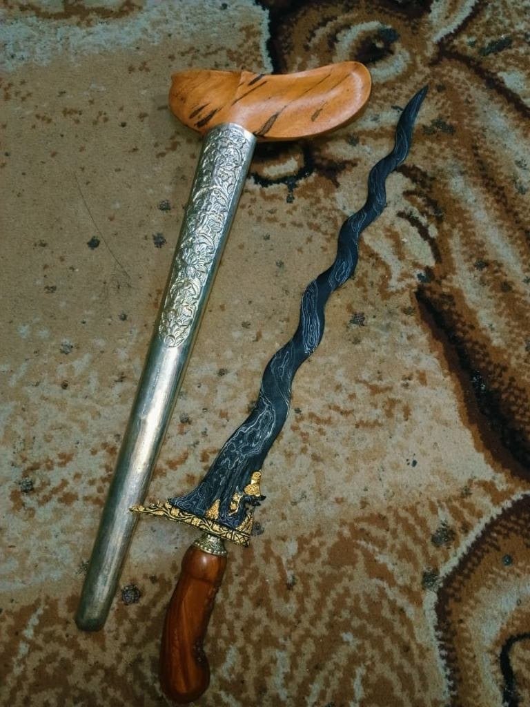 Antieke Keris Naga Siluman 11 Luk Buntel Mayit Kinatah SVE74, Verzenden, Overige materialen, Indonesië, Meerkleurig