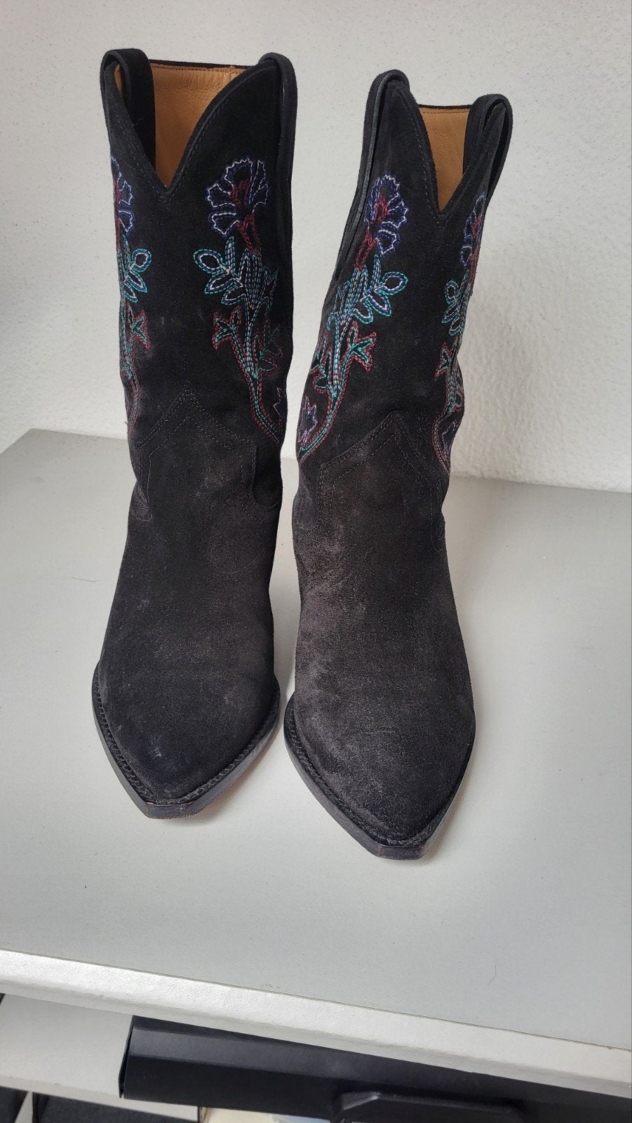 Zwarte suède cowboy laarzen met bloemen borduursel maat 39 -, Kleding | Dames, Ophalen, Zo goed als nieuw, Zwart, Hoge laarzen